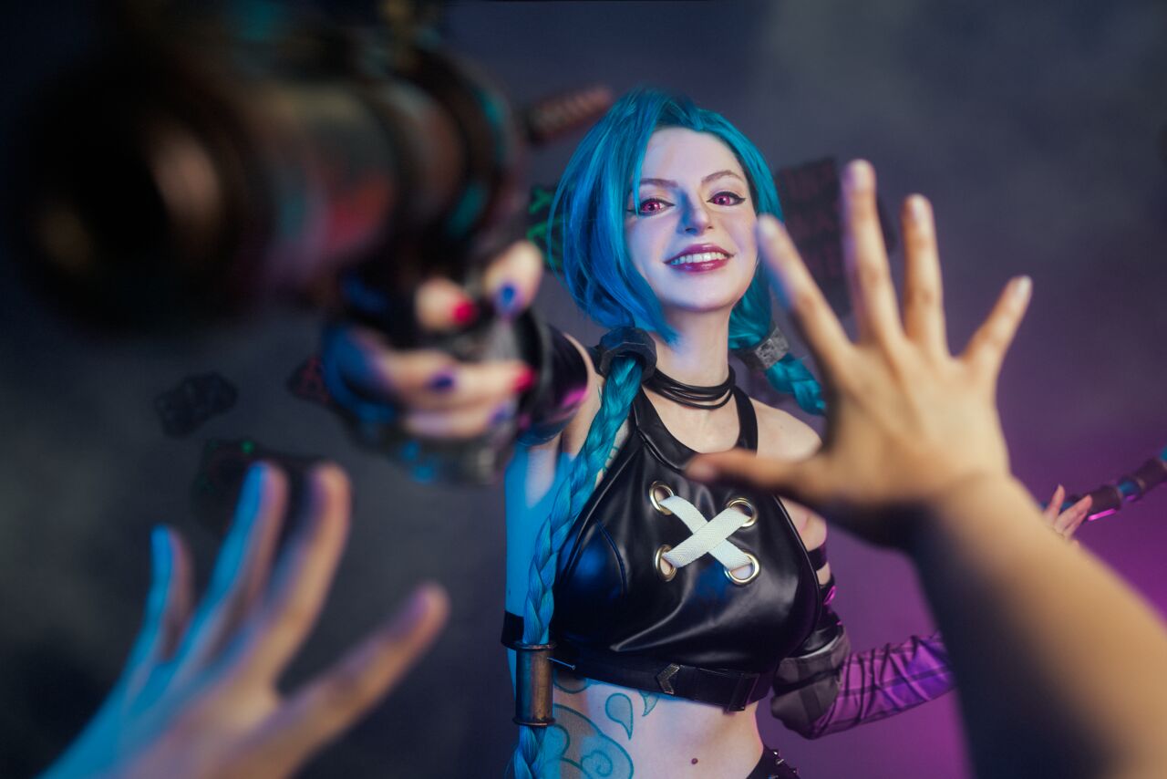 Горячий косплей Jinx (League of Legends ) by Peachymilky грудь