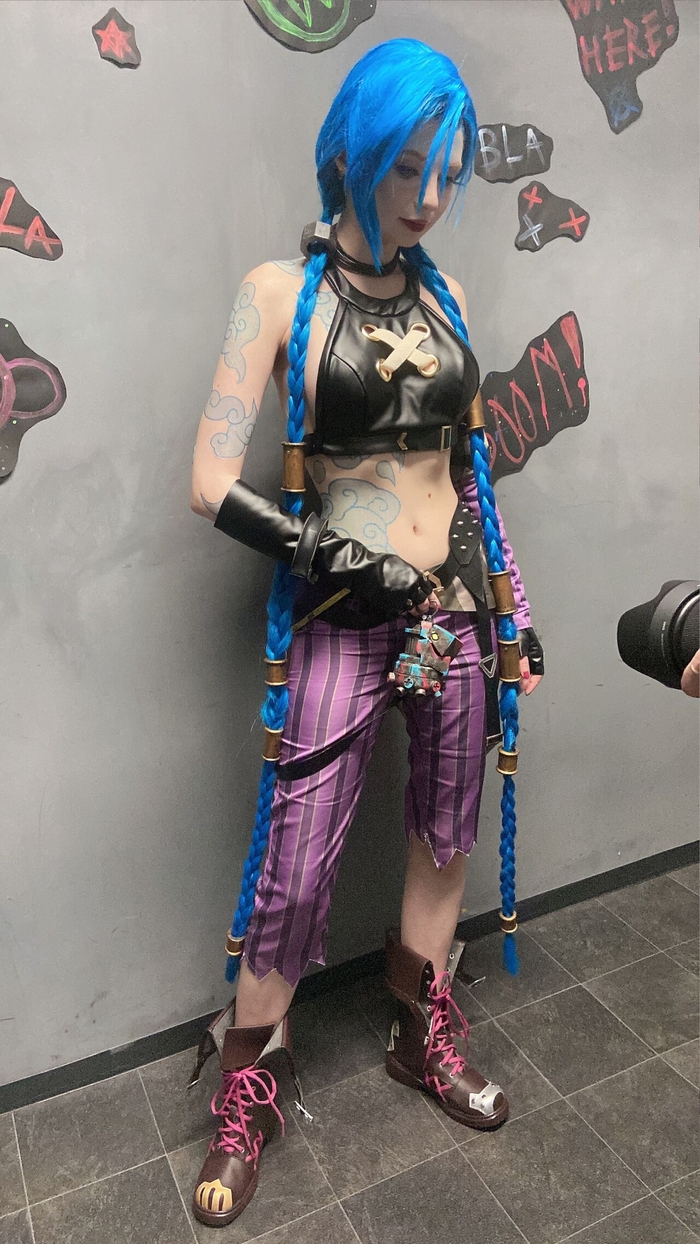 Очаровательный косплей Jinx (League of Legends ) by Peachymilky porno