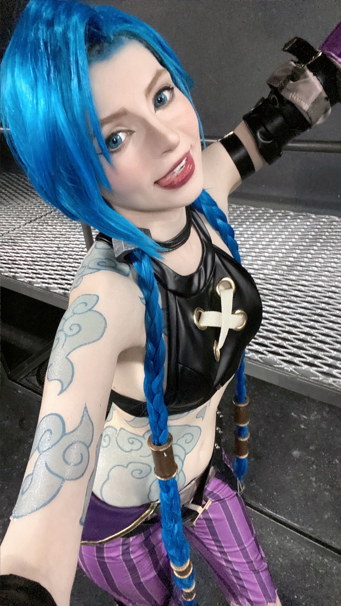 Прелестный косплей Jinx (League of Legends ) by Peachymilky модель