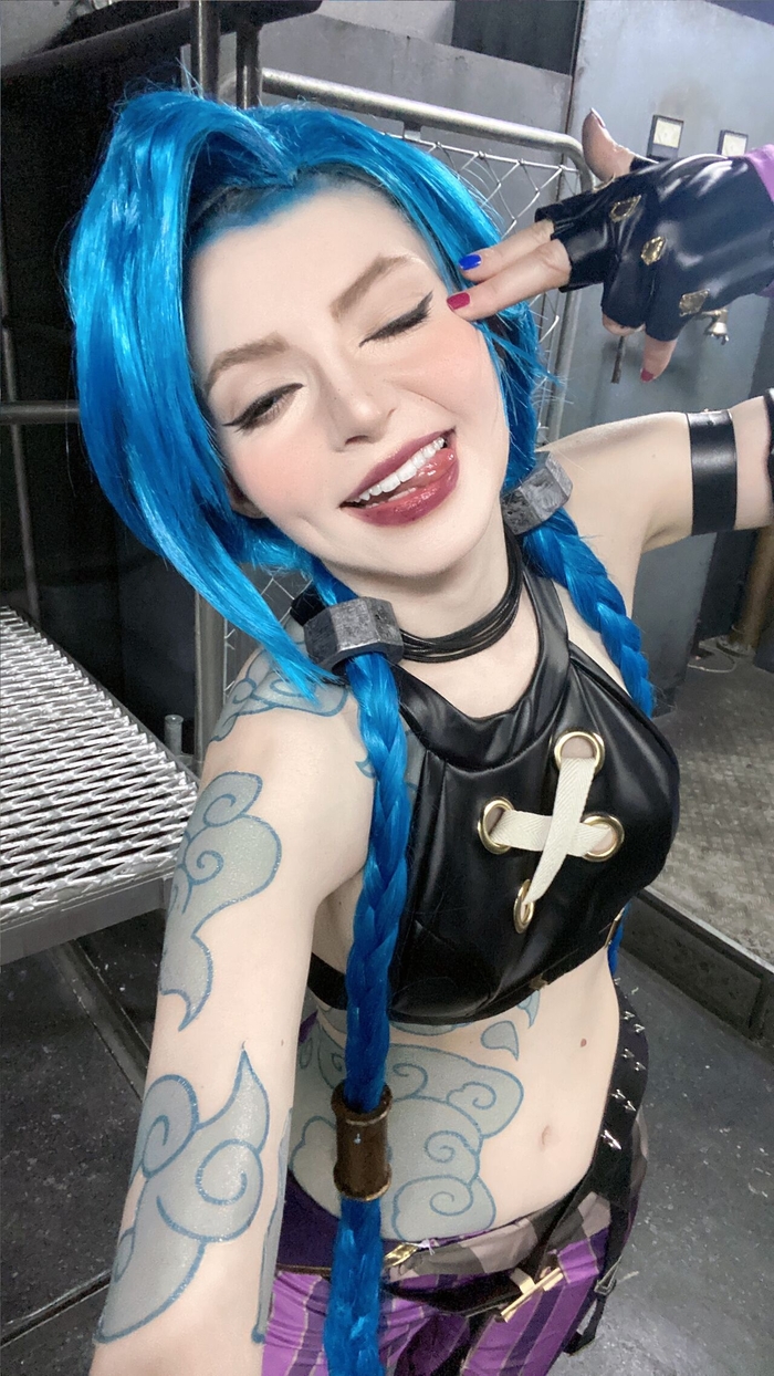 Эротический косплей Jinx (League of Legends ) by Peachymilky в развратном белье