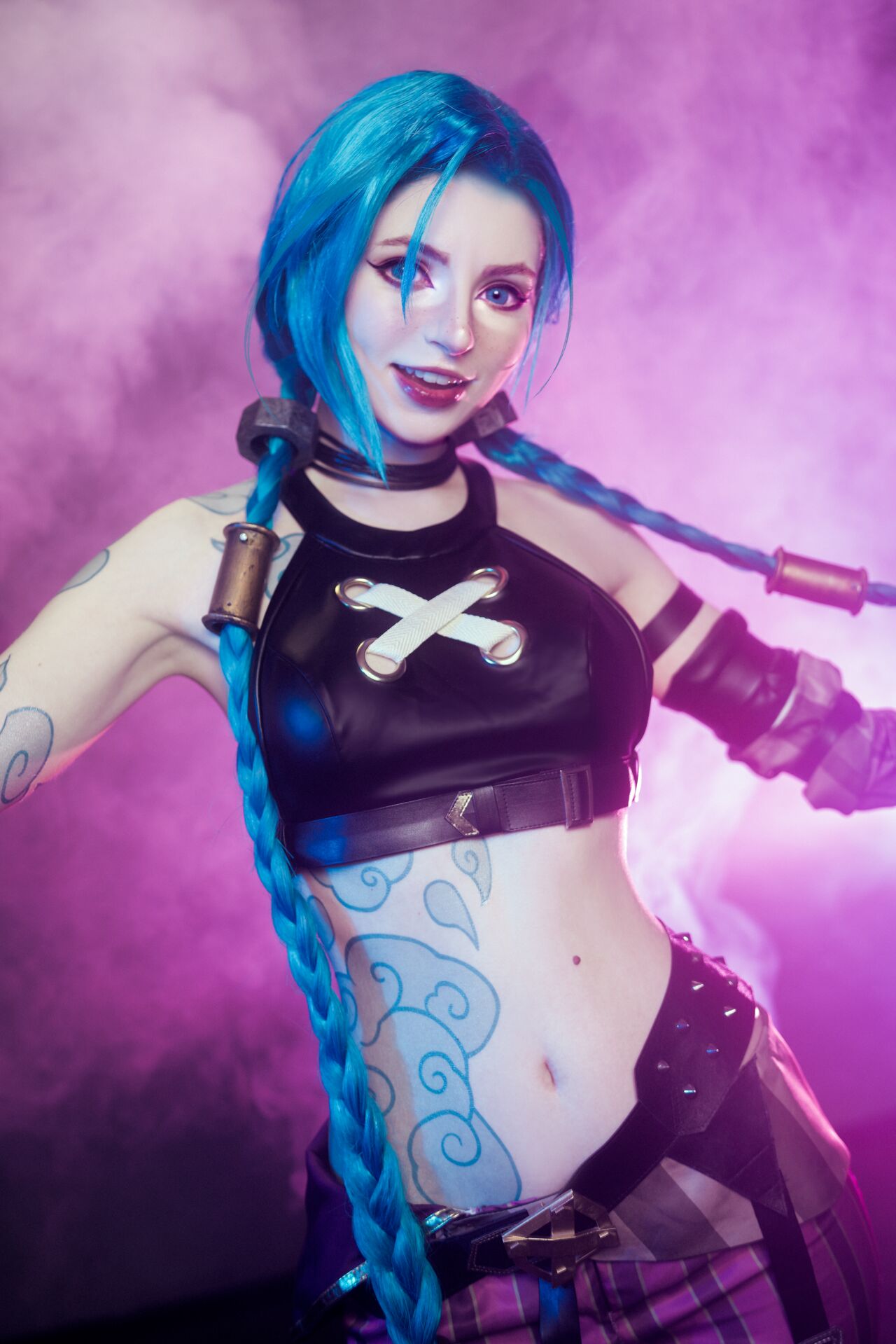 Сладострастный и пикантный косплей Jinx (League of Legends ) by Peachymilky зачетные титьки