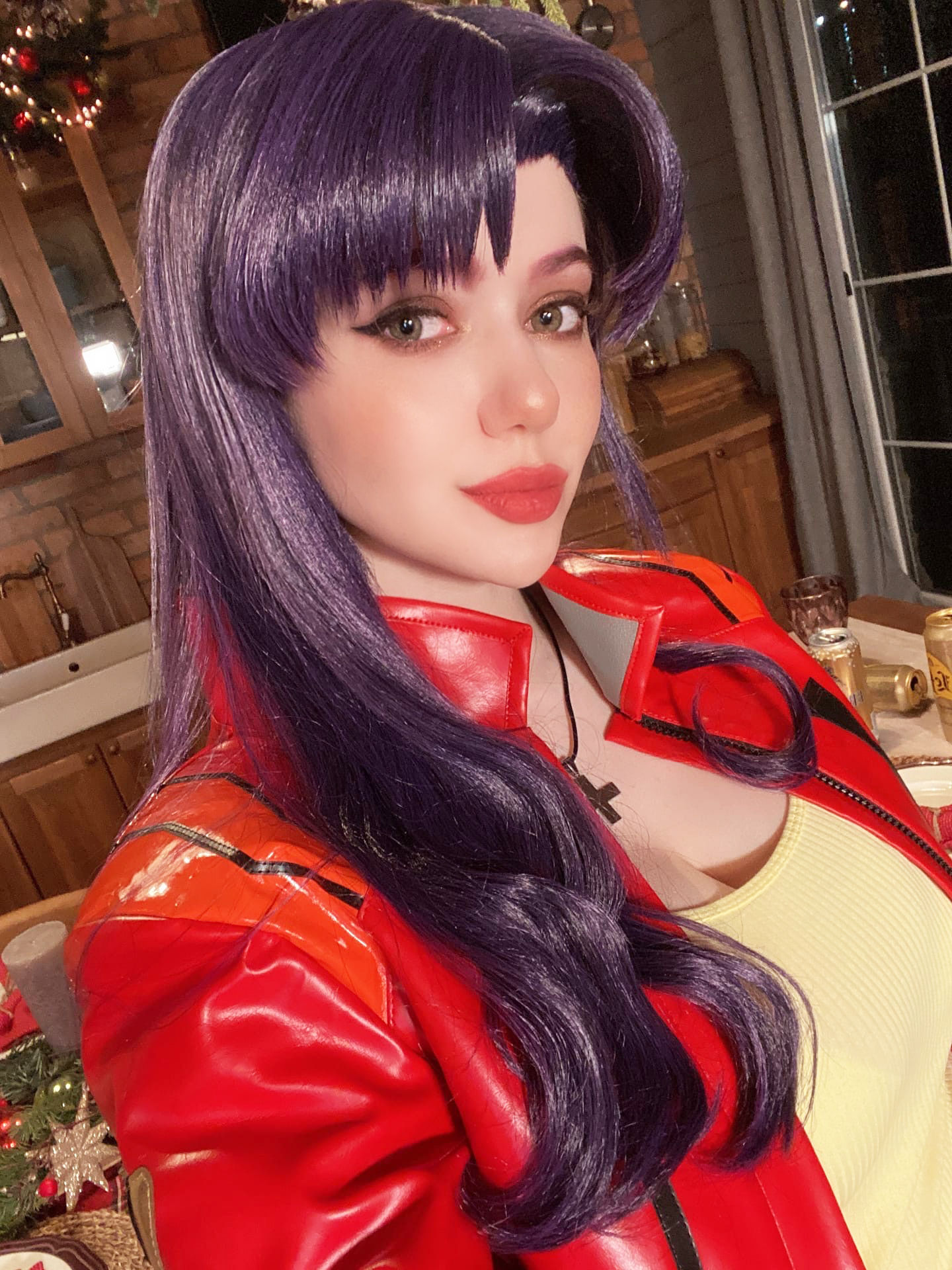 Сексуальный Cosplay Misato Katsuragi (Evangelion) by Alina Becker попа во всей своей красоте