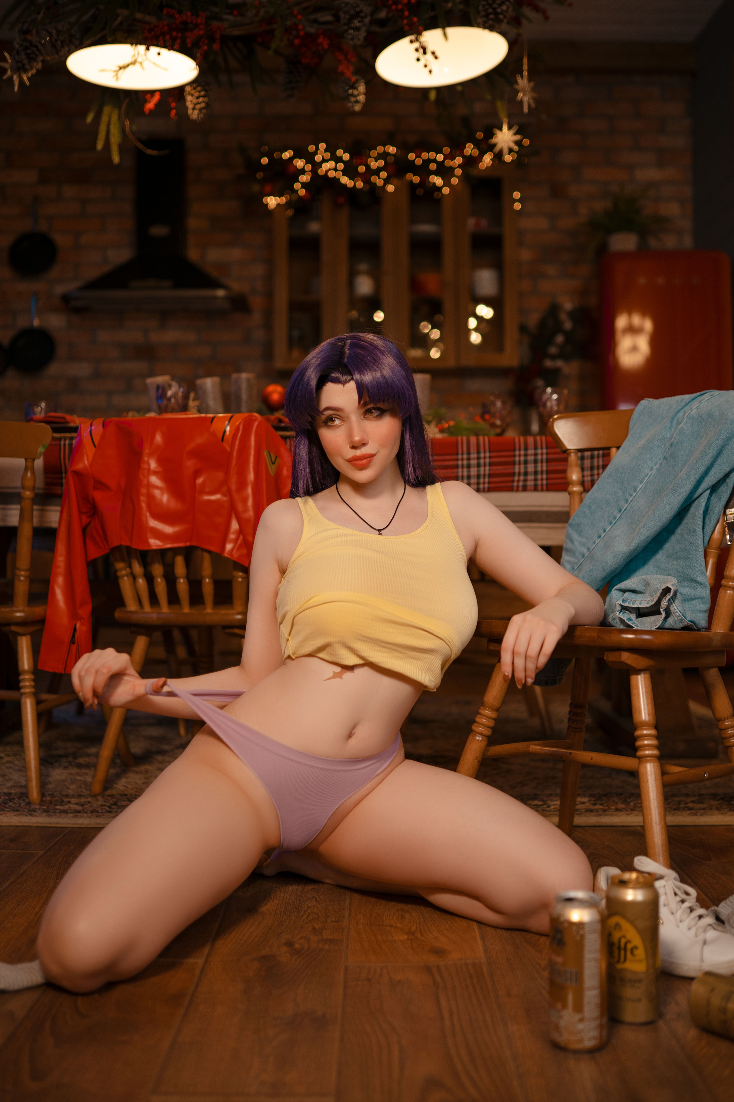 Сексуально притягательный Cosplay Misato Katsuragi (Evangelion) by Alina Becker футфетиш