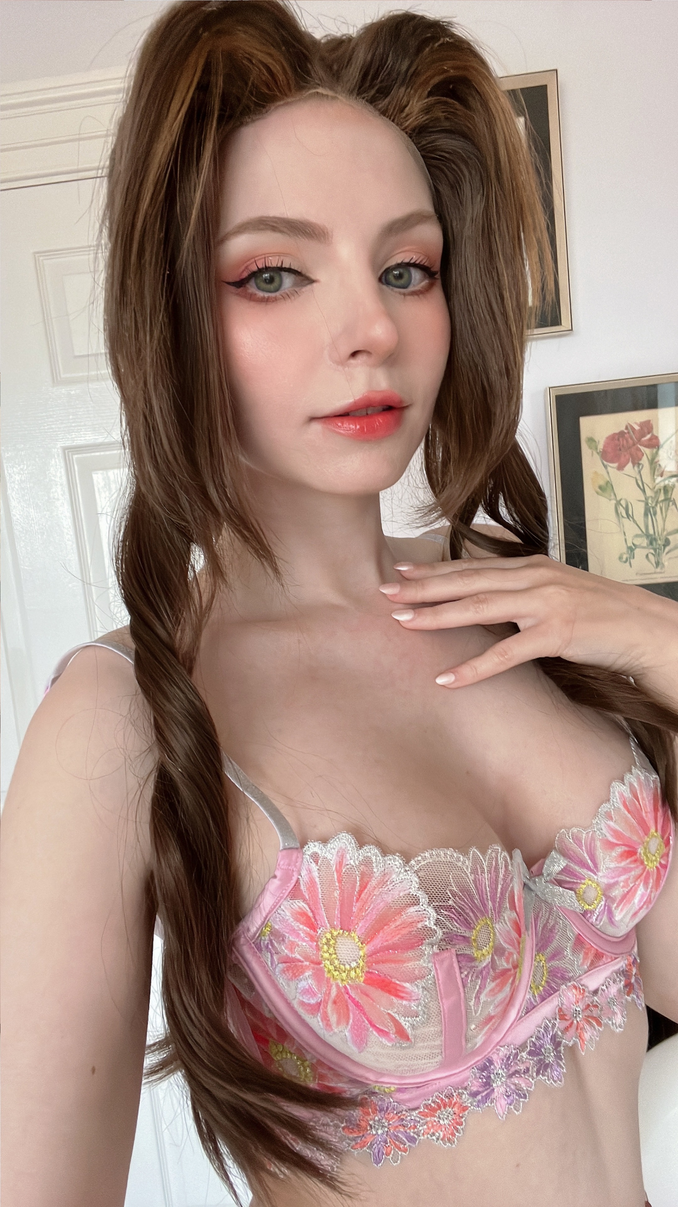 Восхитительный cosplay Aerith Lingerie by Peachymilky в сексуальном белье